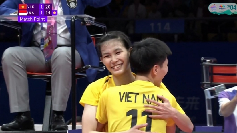 Chung cuộc tuyển cầu mây nữ Việt Nam đánh bại tuyển Indonesia với tỷ số 2-1 để đem về tấm HCV thứ 2 cho đoàn TTVN tại ASIAD 19 Chung cuộc tuyển cầu mây nữ Việt Nam đánh bại tuyển Indonesia với tỷ số 2-1 để đem về tấm HCV thứ 2 cho đoàn TTVN tại ASIAD 19