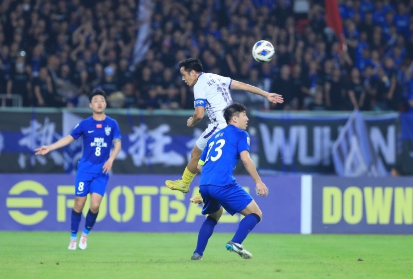 Thi đấu thiếu người, Hà Nội FC để thua đầy đáng tiếc trước đối thủ Trung Quốc - Ảnh 3 Thi đấu thiếu người, Hà Nội FC để thua đầy đáng tiếc trước đối thủ Trung Quốc - Ảnh 3