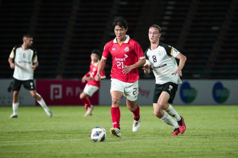 CLB Phnom Penh Crown (đỏ) thi đấu vô cùng thăng hoa ở vòng bảng AFC Cup 2023/2024 CLB Phnom Penh Crown (đỏ) thi đấu vô cùng thăng hoa ở vòng bảng AFC Cup 2023/2024