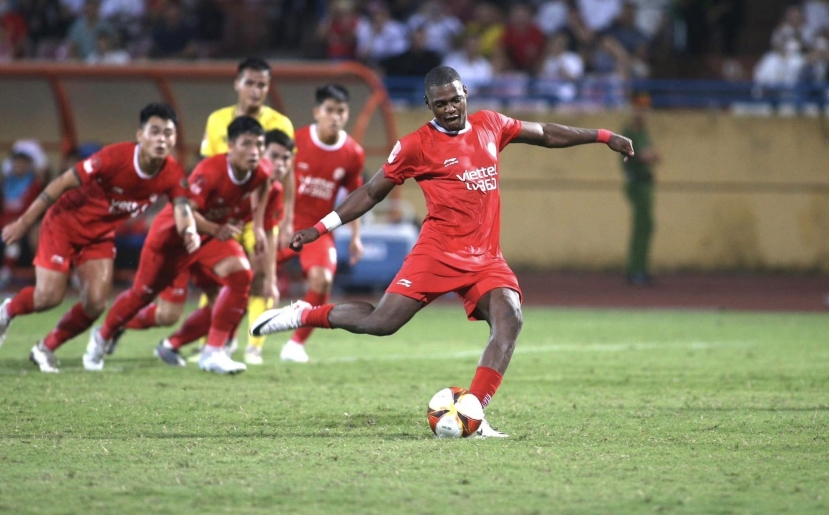 Vòng 2 V-League: HLV Popov bỏ họp báo, CĐV Thanh Hóa nói điều thật lòng về trọng tài - Ảnh 2 Vòng 2 V-League: HLV Popov bỏ họp báo, CĐV Thanh Hóa nói điều thật lòng về trọng tài - Ảnh 2