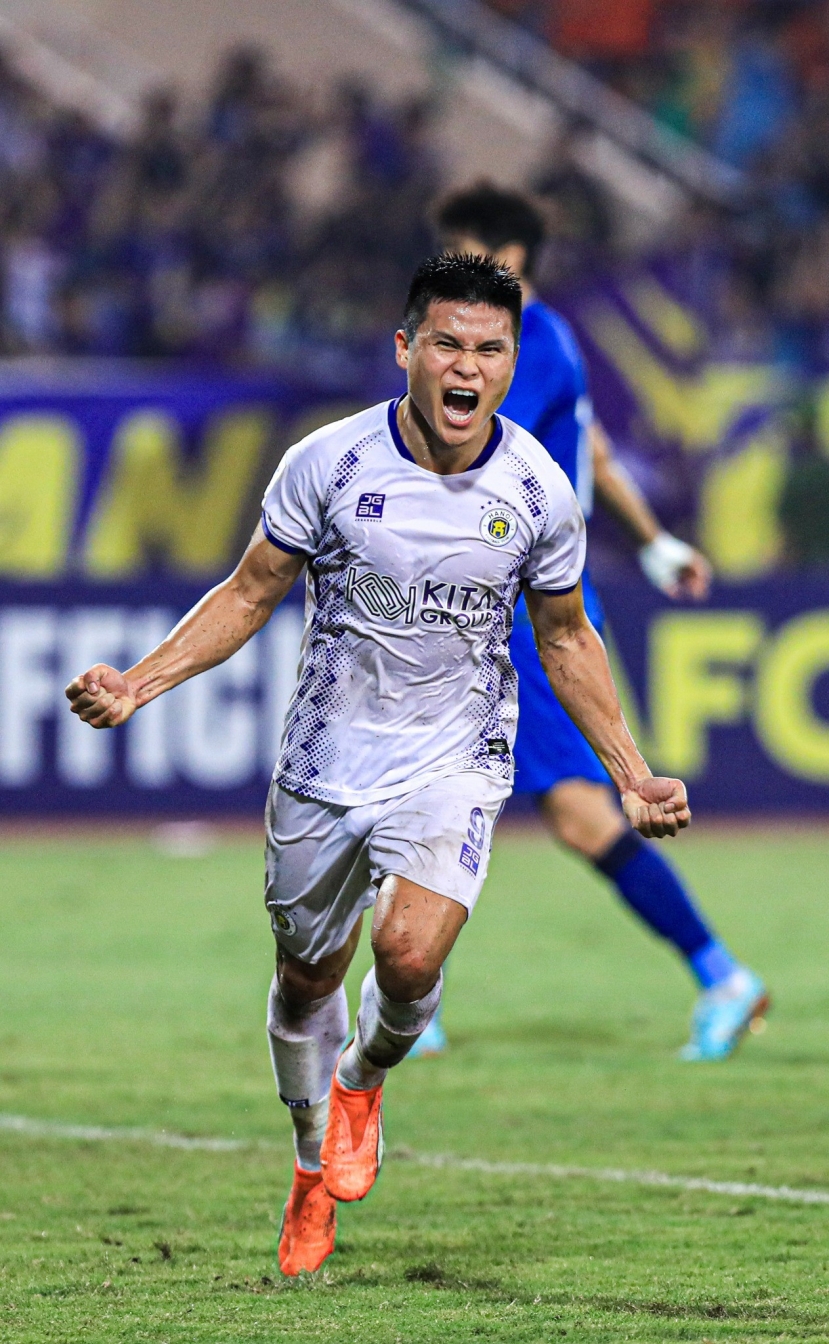 Tiền đạo Tuấn Hải được AFC vinh danh sau trận thắng Wuhan Three Towns Tiền đạo Tuấn Hải được AFC vinh danh sau trận thắng Wuhan Three Towns