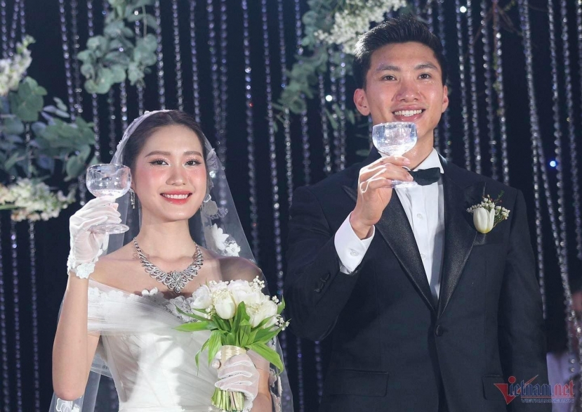 Lễ cưới hội tụ đủ những cung bậc cảm xúc từ dâu rể, họ hàng hai bên đến bạn bè gặp gỡ chung vui. Ảnh: Vietnamnet Lễ cưới hội tụ đủ những cung bậc cảm xúc từ dâu rể, họ hàng hai bên đến bạn bè gặp gỡ chung vui. Ảnh: Vietnamnet
