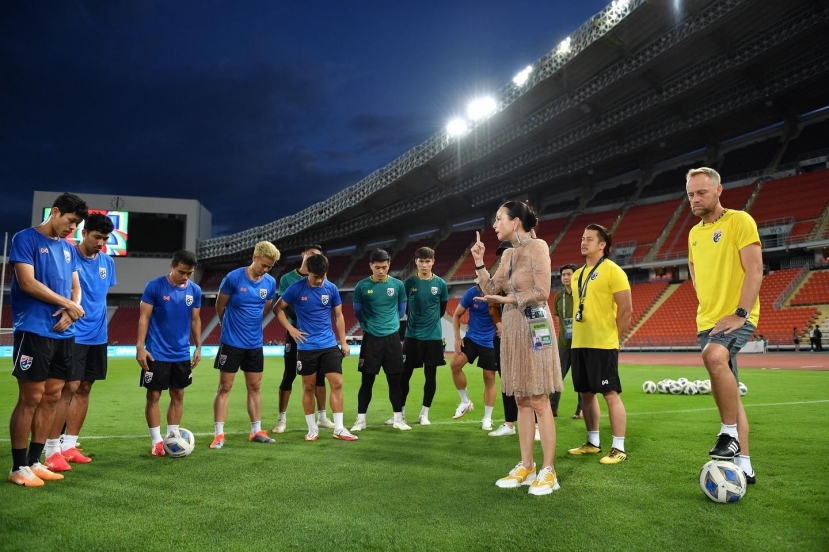 Tỷ phú Madam Pang hứa thưởng lớn cho các thành viên tuyển Thái Lan nếu đạt thành tích tốt tại VL World Cup 2026 Tỷ phú Madam Pang hứa thưởng lớn cho các thành viên tuyển Thái Lan nếu đạt thành tích tốt tại VL World Cup 2026