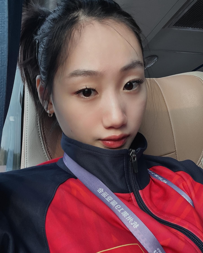 Không chỉ gây ấn tượng với tài năng, nữ tuyển thủ Đặng Trần Phương Nhi còn nhận được sự chú ý bởi nhan sắc xinh đẹp, nữ tính Không chỉ gây ấn tượng với tài năng, nữ tuyển thủ Đặng Trần Phương Nhi còn nhận được sự chú ý bởi nhan sắc xinh đẹp, nữ tính