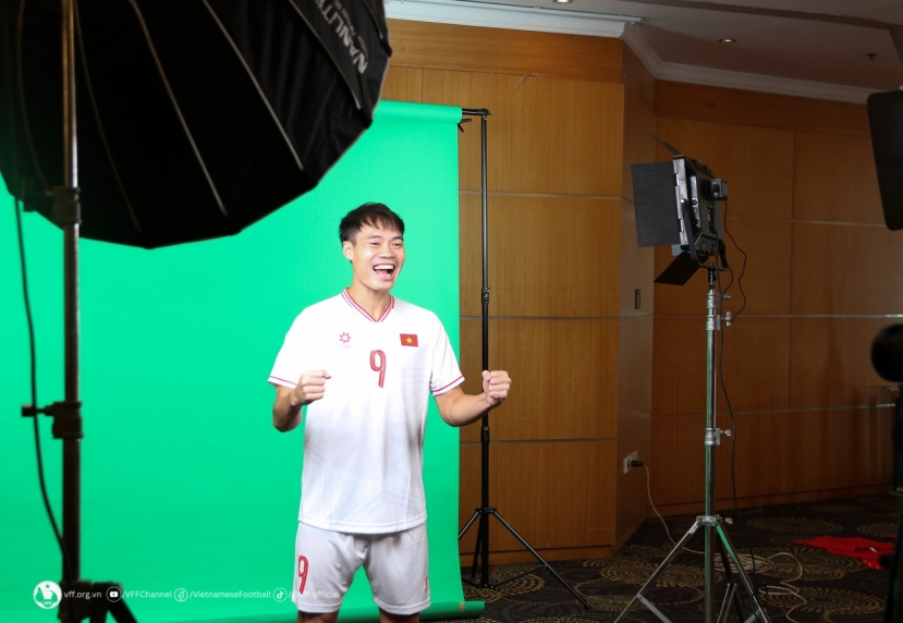 Tuyển Việt Nam rạng rỡ chụp ảnh truyền thông trước thềm Asian Cup 2023 - Ảnh 5 Tuyển Việt Nam rạng rỡ chụp ảnh truyền thông trước thềm Asian Cup 2023 - Ảnh 5