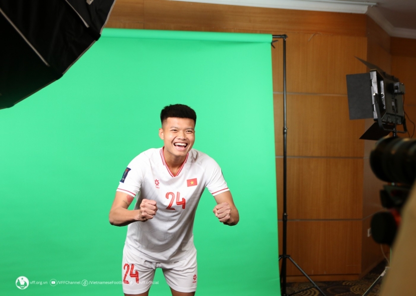 Tuyển Việt Nam rạng rỡ chụp ảnh truyền thông trước thềm Asian Cup 2023 - Ảnh 6 Tuyển Việt Nam rạng rỡ chụp ảnh truyền thông trước thềm Asian Cup 2023 - Ảnh 6