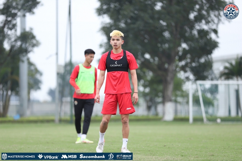 Tiền đạo Việt kiều bất ngờ rời châu Âu về Việt Nam thi đấu - Ảnh 2 Tiền đạo Việt kiều bất ngờ rời châu Âu về Việt Nam thi đấu - Ảnh 2