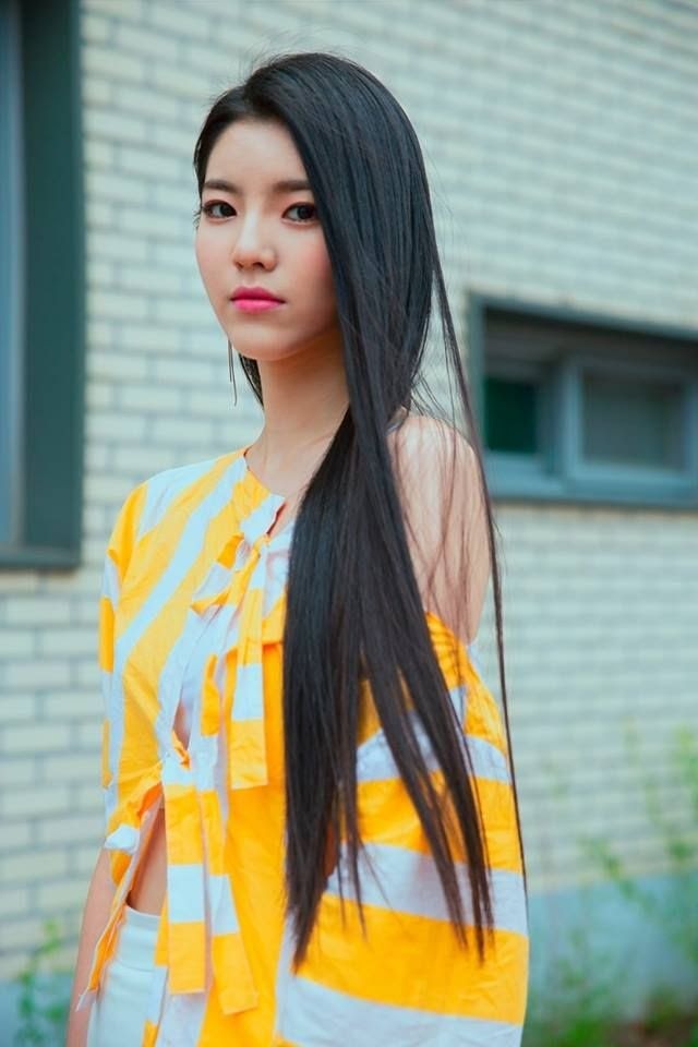 11 nữ idol Gen4 sở hữu cặp 'chân đà điểu' dài nhất Kbiz khiến chị em chỉ biết ước - Ảnh 8 11 nữ idol Gen4 sở hữu cặp 'chân đà điểu' dài nhất Kbiz khiến chị em chỉ biết ước - Ảnh 8