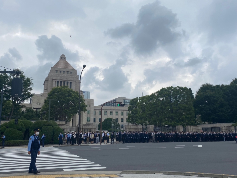 Đám đông tụ tập ở Tokyo sau lễ tang của cựu thủ tướng Shinzo Abe. Ảnh: CNN Đám đông tụ tập ở Tokyo sau lễ tang của cựu thủ tướng Shinzo Abe. Ảnh: CNN