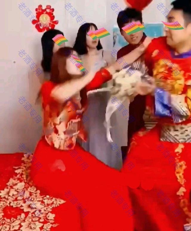 Cô dâu, chú rể 'combat cực căng' trong ngày cưới chỉ vì dòng tin nhắn như 'bom nguyên tử' - Ảnh 5 Cô dâu, chú rể 'combat cực căng' trong ngày cưới chỉ vì dòng tin nhắn như 'bom nguyên tử' - Ảnh 5