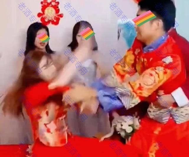 Cô dâu, chú rể 'combat cực căng' trong ngày cưới chỉ vì dòng tin nhắn như 'bom nguyên tử' - Ảnh 4 Cô dâu, chú rể 'combat cực căng' trong ngày cưới chỉ vì dòng tin nhắn như 'bom nguyên tử' - Ảnh 4