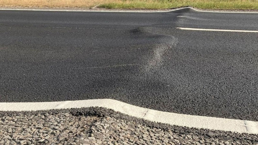 Đường A14 ở Cambridgeshire oằn mình dưới cái nóng. Ảnh: Cảnh sát Cambridgeshire Đường A14 ở Cambridgeshire oằn mình dưới cái nóng. Ảnh: Cảnh sát Cambridgeshire