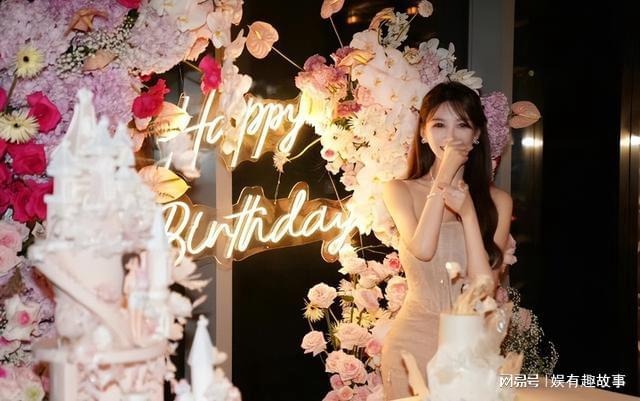 Buông bỏ Angela Baby, Huỳnh Hiểu Minh làm điều 'ngôn tình' cho bạn gái hot girl - Ảnh 5 Buông bỏ Angela Baby, Huỳnh Hiểu Minh làm điều 'ngôn tình' cho bạn gái hot girl - Ảnh 5