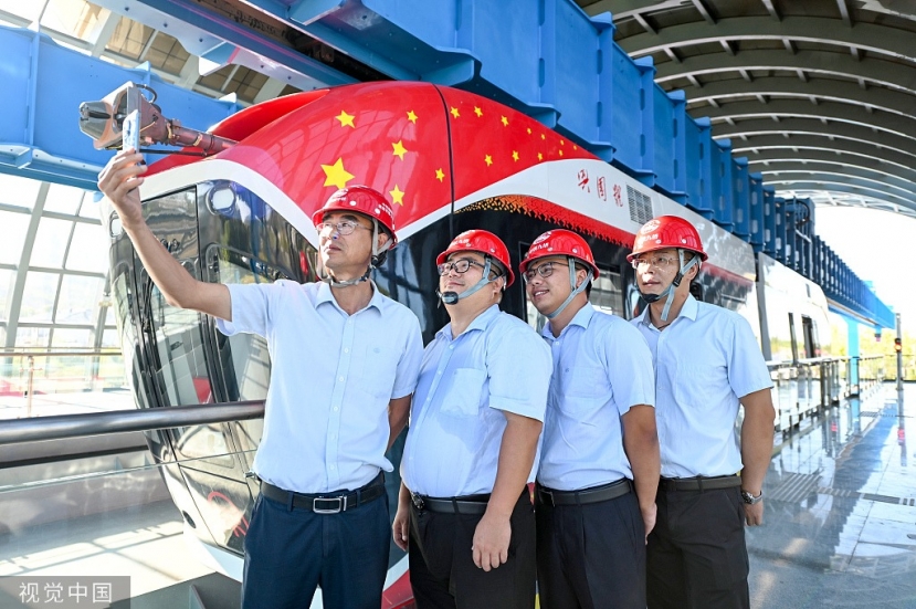 Tàu đệm từ đề cập đến lực bay từ trường, nguyên tắc được áp dụng bởi một số hệ thống đường sắt sử dụng nam châm để làm nổi các đoàn tàu trên đường ray. Tàu đệm từ đề cập đến lực bay từ trường, nguyên tắc được áp dụng bởi một số hệ thống đường sắt sử dụng nam châm để làm nổi các đoàn tàu trên đường ray.