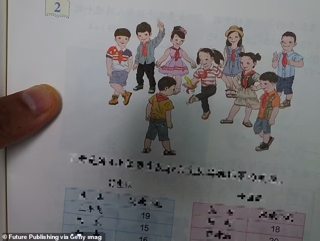 27 quan chức Trung Quốc bị trừng phạt vì để hình minh họa sách giáo khoa quá xấu - Ảnh 4 27 quan chức Trung Quốc bị trừng phạt vì để hình minh họa sách giáo khoa quá xấu - Ảnh 4