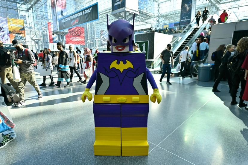 Một cosplayer hóa trang thành Lego Batwoman Một cosplayer hóa trang thành Lego Batwoman