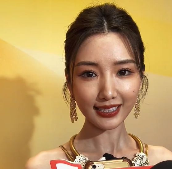 Bóc nhan sắc dàn sao Hoa ngữ tại Kim Kê, Angela Baby, Cao Viên Viên cũng sụp đổ hình tượng - Ảnh 3 Bóc nhan sắc dàn sao Hoa ngữ tại Kim Kê, Angela Baby, Cao Viên Viên cũng sụp đổ hình tượng - Ảnh 3