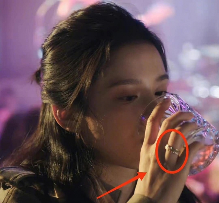 Phát hiện chi tiết tinh tế trong 'Chiếc bật lửa và váy công chúa' tập 27 - Ảnh 2 Phát hiện chi tiết tinh tế trong 'Chiếc bật lửa và váy công chúa' tập 27 - Ảnh 2