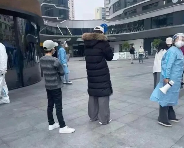 Quách Kính Minh bị Cnet bàn tán vì dáng người hốc rộc cách đây không lâu. Quách Kính Minh bị Cnet bàn tán vì dáng người hốc rộc cách đây không lâu.