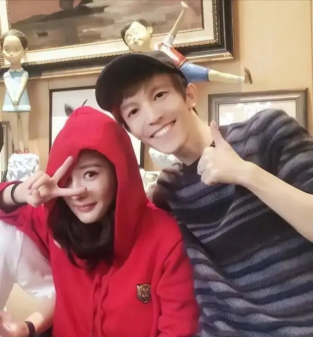 Dương Mịch thân mệt bên Quách Kính Minh, vóc dáng ra sao mà gây sốt? Dương Mịch thân mệt bên Quách Kính Minh, vóc dáng ra sao mà gây sốt?