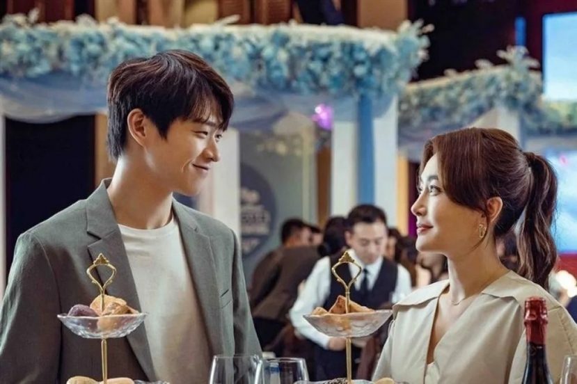 Phản ứng của Tần Lam và Ngụy Đại Huân khi đang nắm tay tình tứ thì gặp người lạ - Ảnh 3 Phản ứng của Tần Lam và Ngụy Đại Huân khi đang nắm tay tình tứ thì gặp người lạ - Ảnh 3