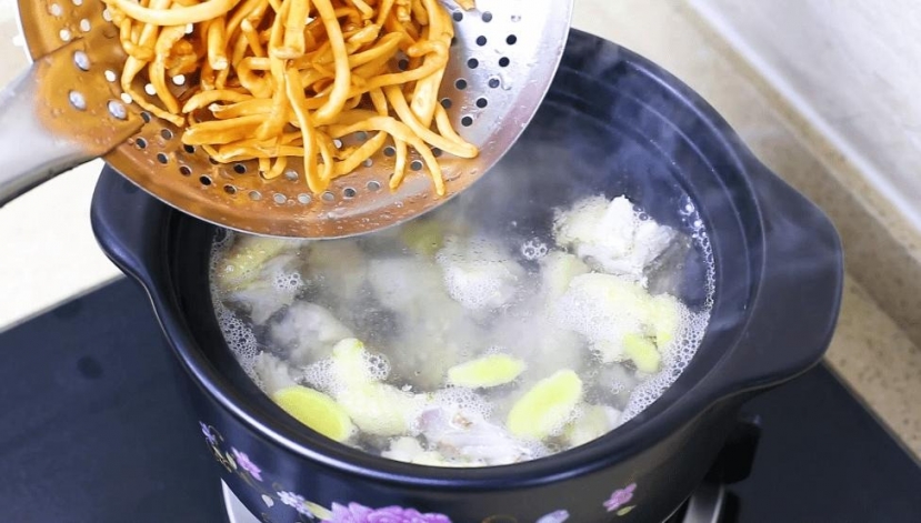 3 bí quyết đơn giản để hầm gà ngon, mềm nhưng không bở - Ảnh 5 3 bí quyết đơn giản để hầm gà ngon, mềm nhưng không bở - Ảnh 5