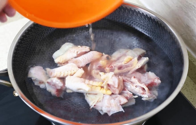 3 bí quyết đơn giản để hầm gà ngon, mềm nhưng không bở - Ảnh 2 3 bí quyết đơn giản để hầm gà ngon, mềm nhưng không bở - Ảnh 2