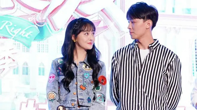 Trịnh Sảng và Trương Hằng tiếp tục bóc nhau cực căng, lần này CDM có động thái khác lạ - Ảnh 1 Trịnh Sảng và Trương Hằng tiếp tục bóc nhau cực căng, lần này CDM có động thái khác lạ - Ảnh 1