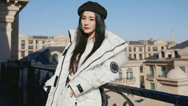 Bị tố xấu tính trên sóng truyền hình, Dương Mịch đáp trả nhẹ nhàng, chờ 'gió đông' nổi lên - Ảnh 4 Bị tố xấu tính trên sóng truyền hình, Dương Mịch đáp trả nhẹ nhàng, chờ 'gió đông' nổi lên - Ảnh 4