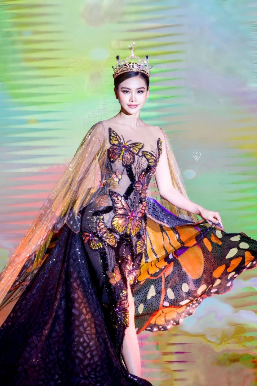 Nhưng kiểu dáng, thiết kế thì hoàn toàn khác biệt. Nhưng kiểu dáng, thiết kế thì hoàn toàn khác biệt.