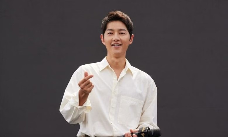 Song Joong Ki đích thân tuyên bố tin kết hôn với Katy. Song Joong Ki đích thân tuyên bố tin kết hôn với Katy.
