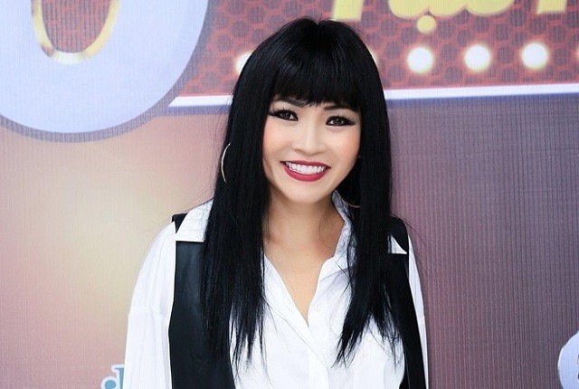 Nữ ca sĩ ấp ủ nhiều dự án mới nhưng đang thiếu tiền, phải chạy show gom góp. Nữ ca sĩ ấp ủ nhiều dự án mới nhưng đang thiếu tiền, phải chạy show gom góp.