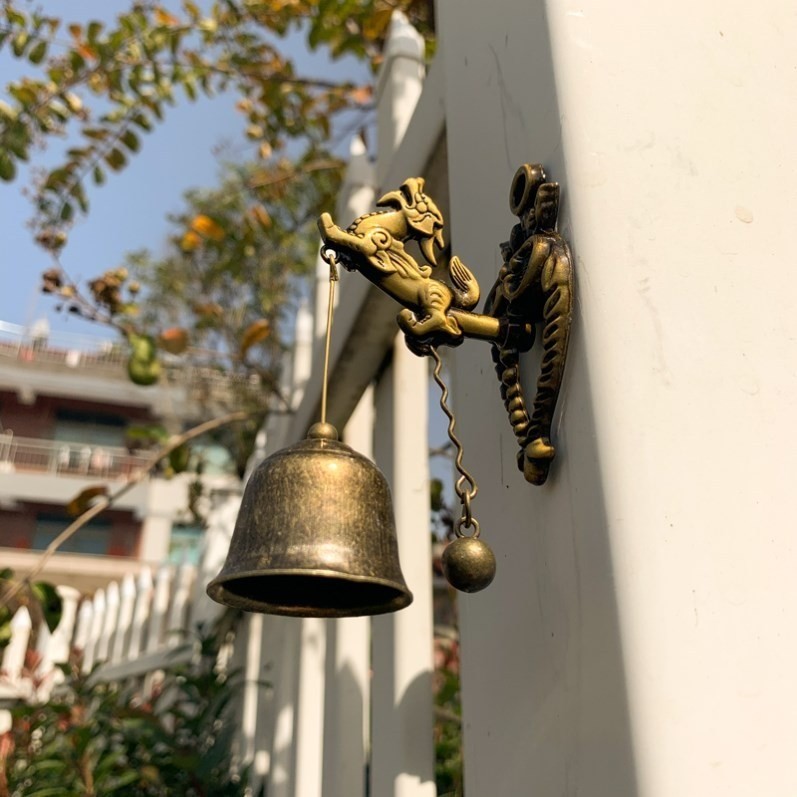 Treo chuông ở cửa, cổng sẽ giúp ngôi nhà của bạn tụ tài một cách tự nhiên. Ảnh minh họa: Internet Treo chuông ở cửa, cổng sẽ giúp ngôi nhà của bạn tụ tài một cách tự nhiên. Ảnh minh họa: Internet