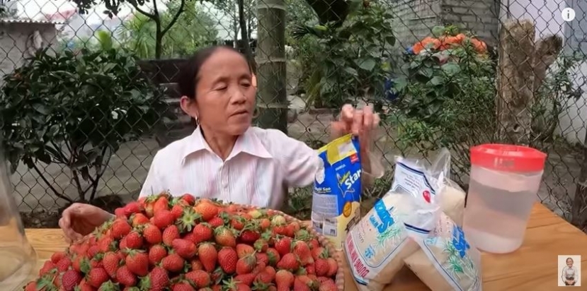 Giờ đây, sau gần 4 tháng thẩm mỹ, bà Tân Vlog đã trở lại với diện mạo cũ. Ảnh cắt từ clip Giờ đây, sau gần 4 tháng thẩm mỹ, bà Tân Vlog đã trở lại với diện mạo cũ. Ảnh cắt từ clip
