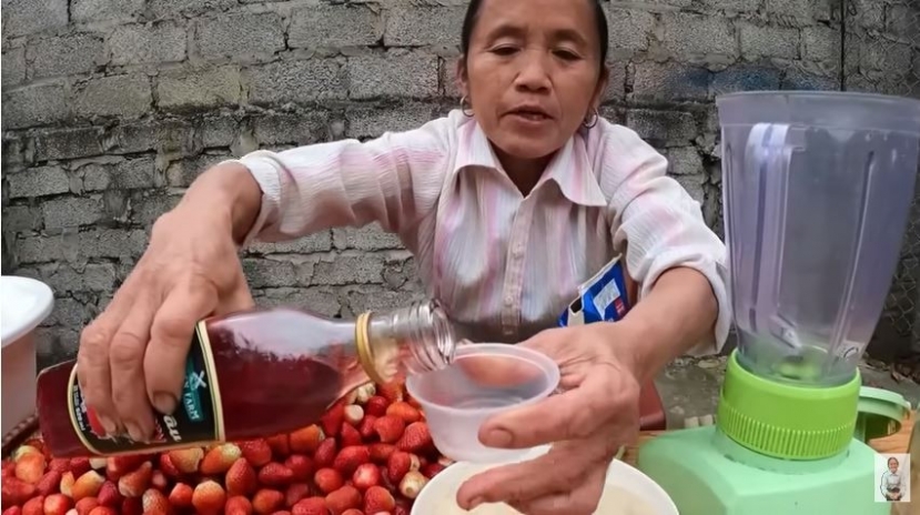 CDM thích dao diện thân thiện, chân chất này của bà Tân hơn trước đó. Ảnh cắt từ clip CDM thích dao diện thân thiện, chân chất này của bà Tân hơn trước đó. Ảnh cắt từ clip