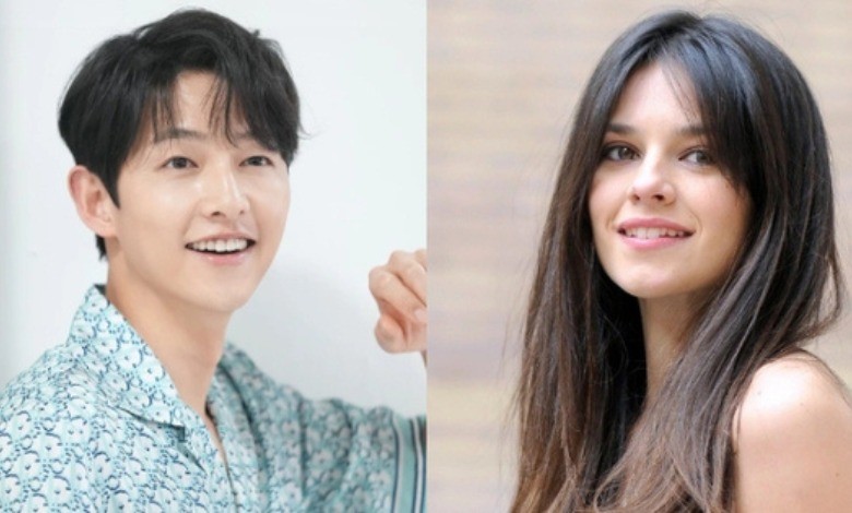 Song Joong Ki bị nhiều người quay lưng sau khi tuyên bố tái hôn. Song Joong Ki bị nhiều người quay lưng sau khi tuyên bố tái hôn.