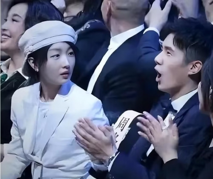 Châu Đông Vũ và Lưu Hạo Nhiên bị khui chuyện hẹn hò thời gian gần đây. Châu Đông Vũ và Lưu Hạo Nhiên bị khui chuyện hẹn hò thời gian gần đây.
