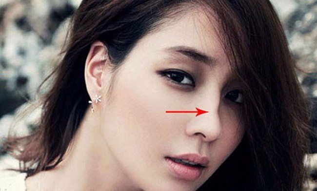 Phụ nữ mà có sống mũi quá cao, mũi nhọn và gầy, lỗ mũi nhỏ thì dễ có quan hệ ngoài luồng. Ảnh minh họa: Internet Phụ nữ mà có sống mũi quá cao, mũi nhọn và gầy, lỗ mũi nhỏ thì dễ có quan hệ ngoài luồng. Ảnh minh họa: Internet
