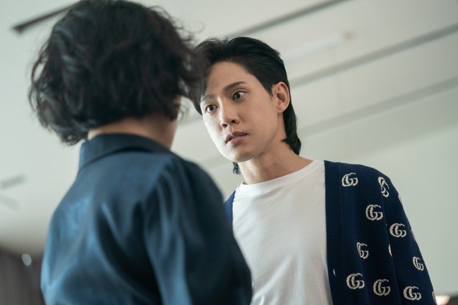 Park Sung Hoon nói bạo lực học đường sẽ không được tha thứ, ngầm xác nhận không có việc Dong Eun tha cho những kẻ làm hại mình. Park Sung Hoon nói bạo lực học đường sẽ không được tha thứ, ngầm xác nhận không có việc Dong Eun tha cho những kẻ làm hại mình.