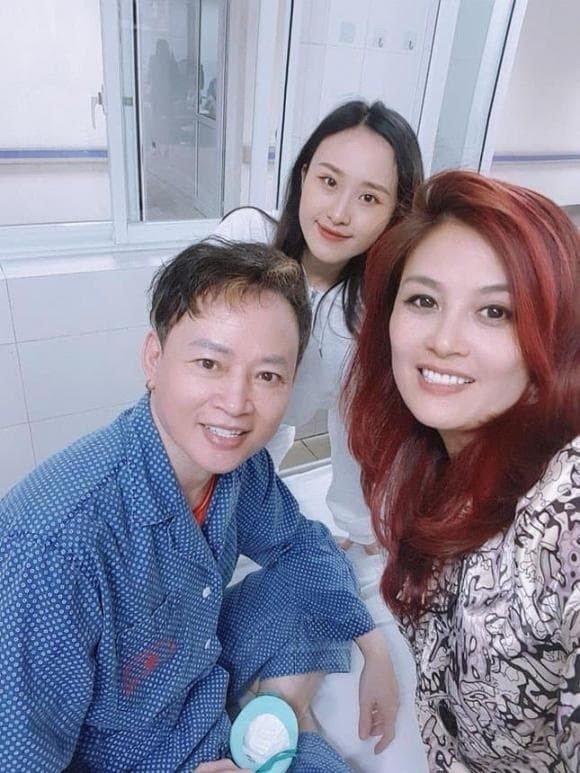 Diễn viên Tùng Dương giữ mối quan hệ tốt với vợ cũ, diễn viên Hoa Thúy. Ảnh: FBNV Diễn viên Tùng Dương giữ mối quan hệ tốt với vợ cũ, diễn viên Hoa Thúy. Ảnh: FBNV