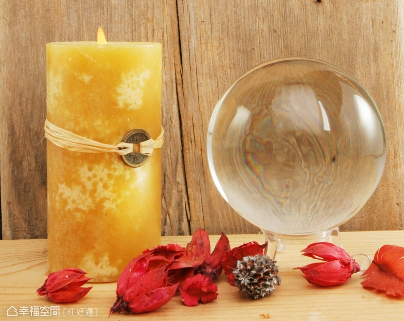 Đặt một quả cầu phong thủy bằng pha lê trong phòng ngủ giúp bạn cải thiện vận đào hoa rất tốt. Ảnh minh họa: Internet Đặt một quả cầu phong thủy bằng pha lê trong phòng ngủ giúp bạn cải thiện vận đào hoa rất tốt. Ảnh minh họa: Internet