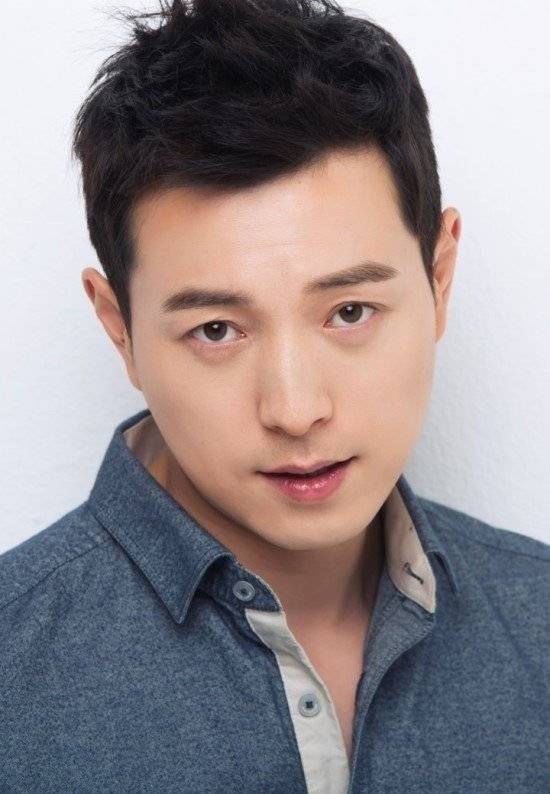 Vẻ đẹp có chút badboy thời trẻ của nam diễn viên. Vẻ đẹp có chút badboy thời trẻ của nam diễn viên.