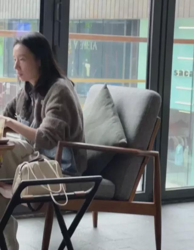 Dù vậy, CDM vẫn ghen tị với 'hoàng hậu Lang Hoa' vì sở hữu chiếc mũi cực phẩm. Dù vậy, CDM vẫn ghen tị với 'hoàng hậu Lang Hoa' vì sở hữu chiếc mũi cực phẩm.