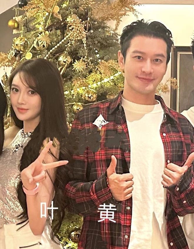 Bức ảnh chụp chung hiếm hoi của Diệp Kha và Huỳnh Hiểu Minh. Bức ảnh chụp chung hiếm hoi của Diệp Kha và Huỳnh Hiểu Minh.