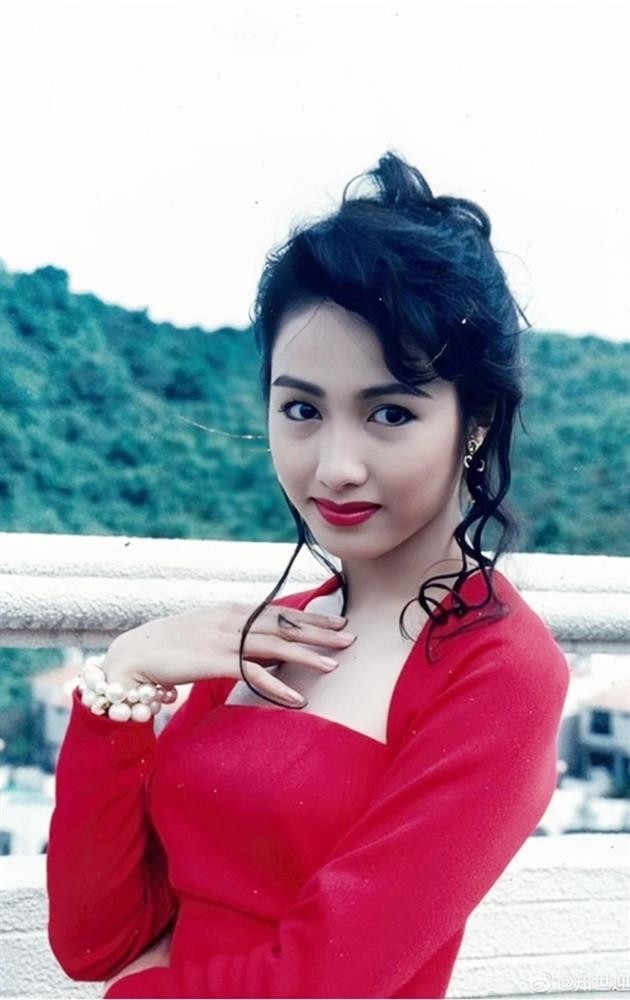 Sắc vóc khuynh quốc khuynh thành của Lê Tư thời trẻ. Sắc vóc khuynh quốc khuynh thành của Lê Tư thời trẻ.