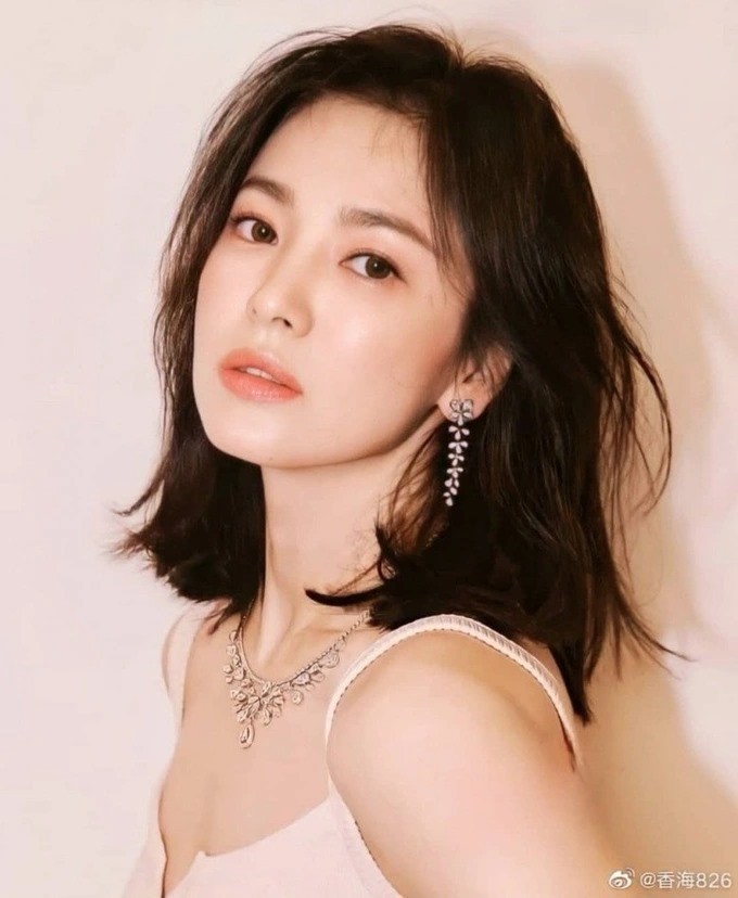 Đứng top 1 trong danh sách những sao nữ được trả cát xê cao nhất showbiz Hàn nhưng Song Hye Kyo vẫn thua chồng cũ. Đứng top 1 trong danh sách những sao nữ được trả cát xê cao nhất showbiz Hàn nhưng Song Hye Kyo vẫn thua chồng cũ.