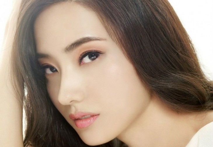 Nhân tướng học nhận định người phụ nữ có mũi nhỏ, mặt to thì đường hôn nhân rất lận đận, thậm chí còn gặp họa, hao tài tốn của. Ảnh minh họa: Internet Nhân tướng học nhận định người phụ nữ có mũi nhỏ, mặt to thì đường hôn nhân rất lận đận, thậm chí còn gặp họa, hao tài tốn của. Ảnh minh họa: Internet