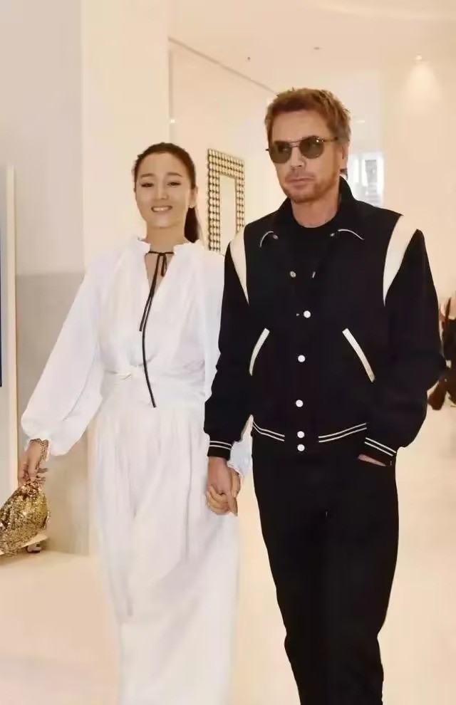 Củng Lợi và chồng Pháp Michel Jarre Củng Lợi và chồng Pháp Michel Jarre