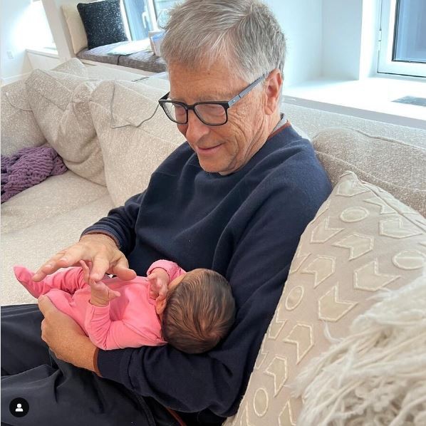 Tỷ phú Bill Gates đăng bức ảnh ngọt ngào cùng cháu ngoại, bày tỏ mong muốn thấy cháu khám phá thế giới. Ảnh: IGNV Tỷ phú Bill Gates đăng bức ảnh ngọt ngào cùng cháu ngoại, bày tỏ mong muốn thấy cháu khám phá thế giới. Ảnh: IGNV