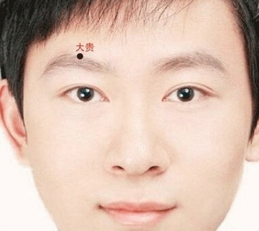 Nốt ruồi ẩn trong lông mày đại biểu cho phúc khí, phú quý và trường thọ. Ảnh minh họa: Internet Nốt ruồi ẩn trong lông mày đại biểu cho phúc khí, phú quý và trường thọ. Ảnh minh họa: Internet